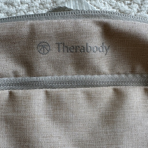 NWOT Therabody Light Gray Carry Pouch - Picture 2 of 8